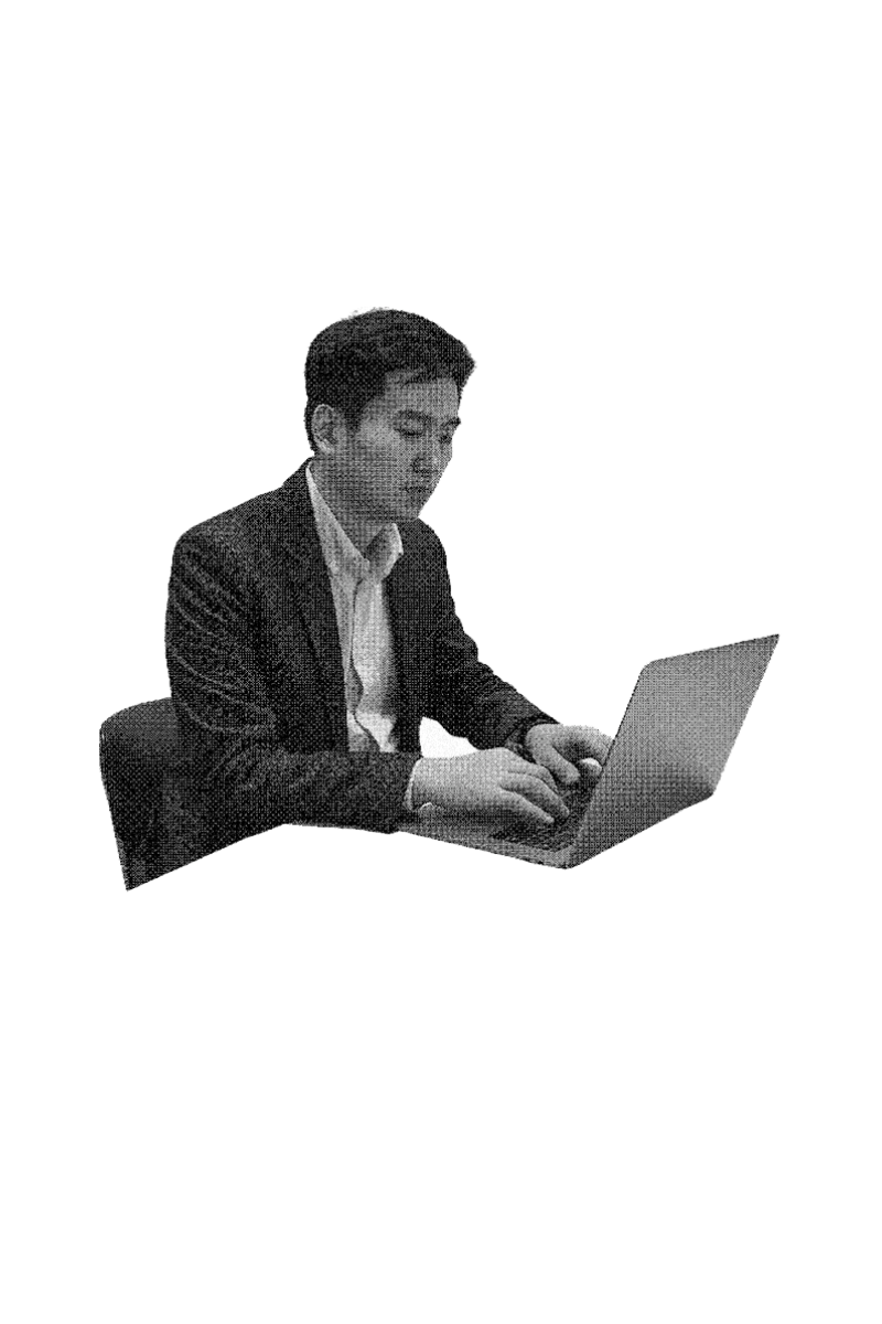 デスクに向かう葬儀屋のスタッフ